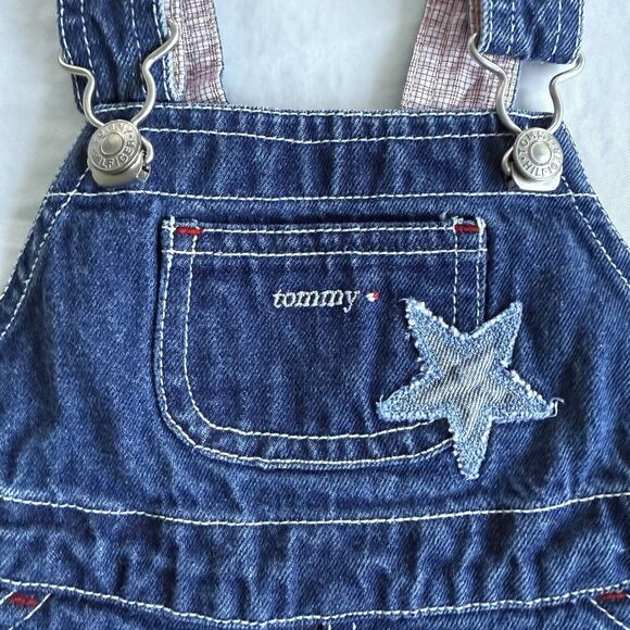 Baby Tommy Hilfiger Bib Dress Demin Jean Stars Pockets Snaps Adjustable Sz 3-6 - Picture 5 of 8